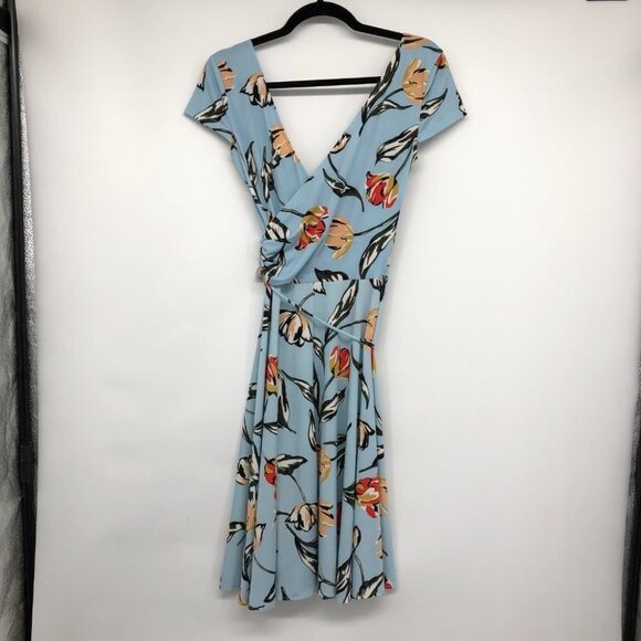 Maggy London Light Blue Floral Wrap Midi Dress size 4 - Picture 3 of 16
